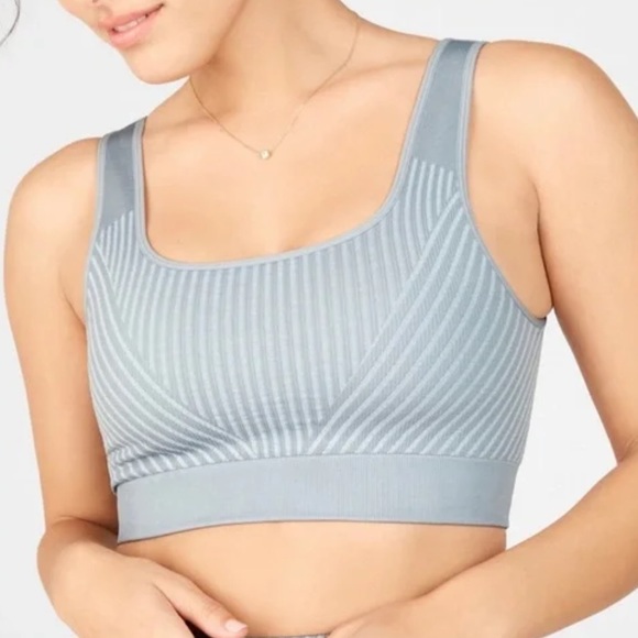 Fabletics Alexis Seamless Raincloud/Arctic Grey Sports Bra - Picture 4 of 4